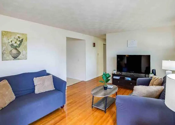 {Hot Tub In Ranch} Mins To Airport/Uofr/Strng/Dwtn